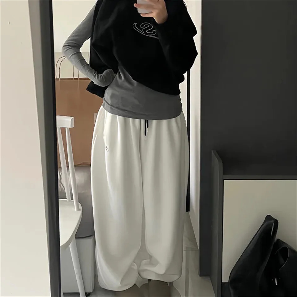 Gray Oversize Style Loose Sweatpants Women Harajuku Korean Fashion Sport Pants Embroidery Y2k Vintage Baggy Trousers Aesthetic 251226