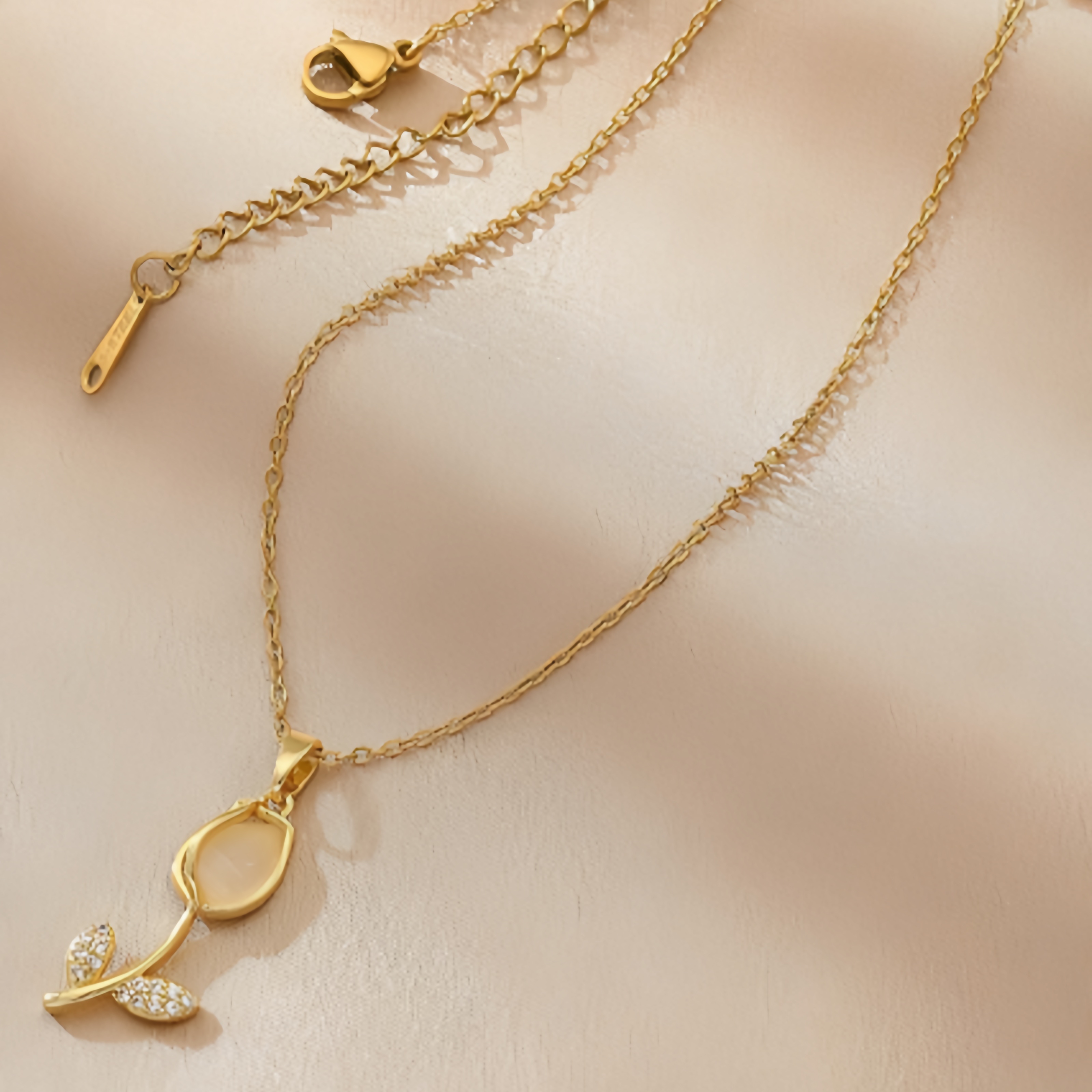 Valentine's Day Gift Tulip Pendant Necklace Gold/Silver Fashion Jewelry Romantic Birthday Present