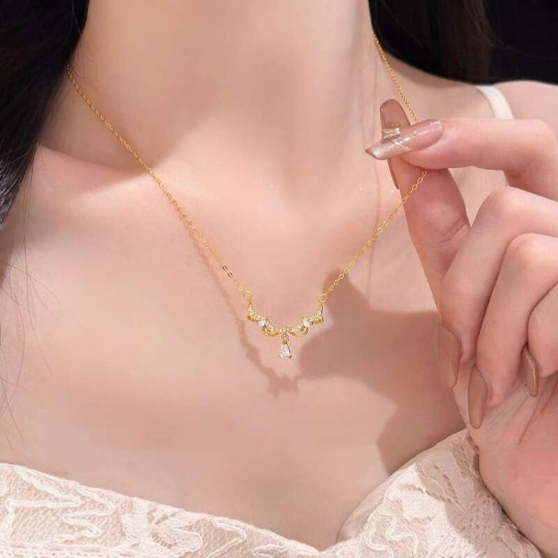Princess Necklace for Women, Exquisite Light Luxury, Niche High-End Feel, Lace Edge, Super Sparkling Zircon Pendant, Elegant Collarbone Chain