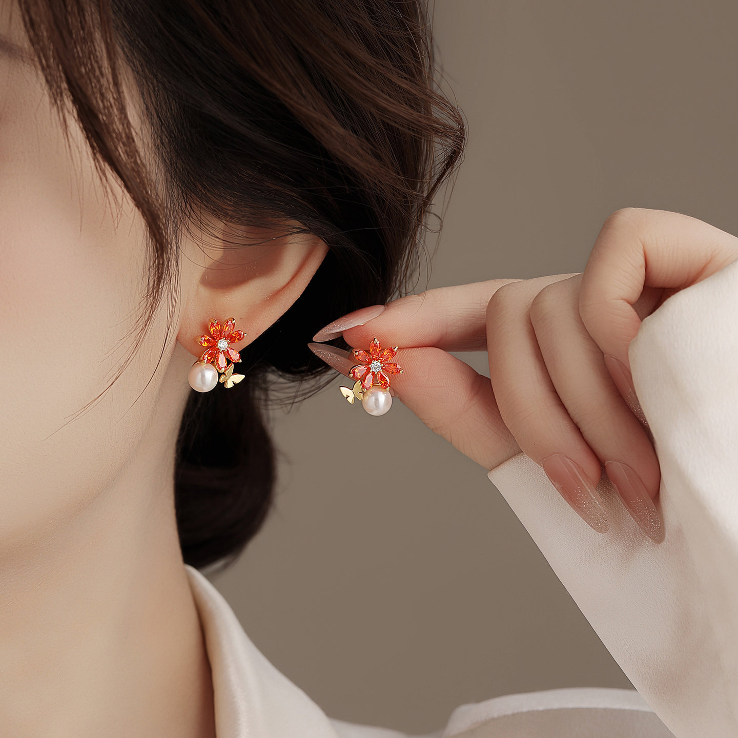 Silver Needle Inlaid Diamond Flower Pearl Niche High-end Elegant Exquisite Versatile Earrings Light Luxury Temperament Ear Jewelry for Women