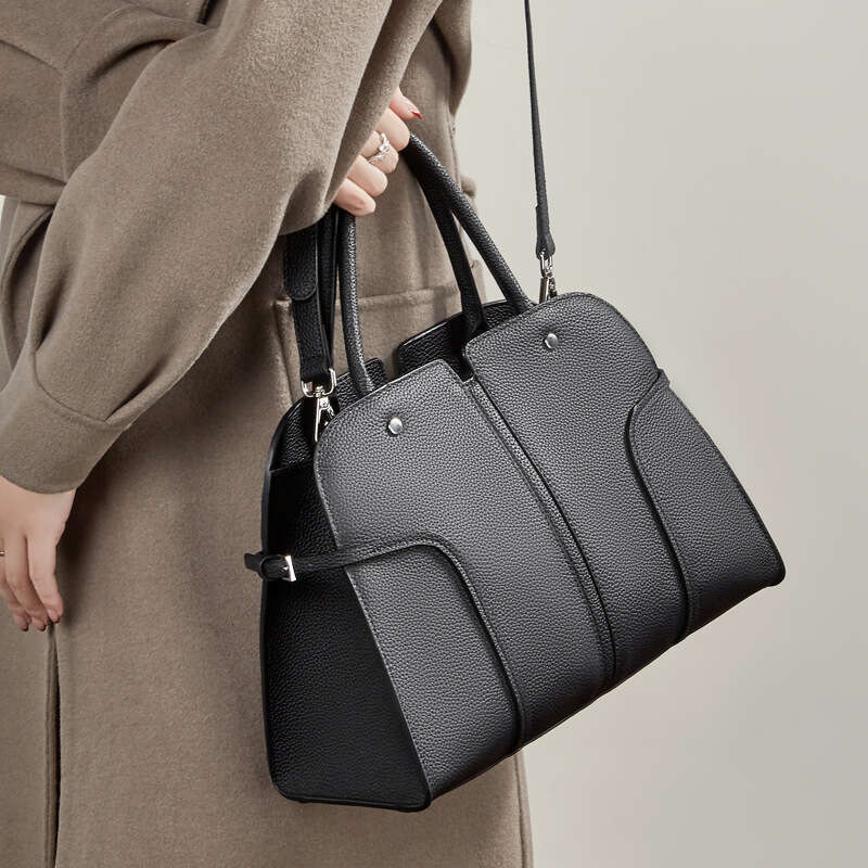 Luxury Shoulder Bags Totes Hobo Winter New Top Layer Cowhide Large Capacity Handbag Crossbody Cross Border Smiley Shell Genuine Leather Women S Bag SE