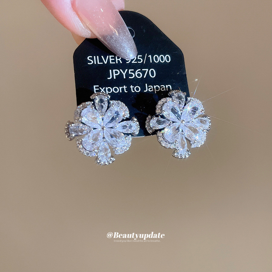 Silver needle cold wind zircon flower earrings, simple and fashionable, suitable for daily commuting, versatile earrings, light luxury and high-end ea