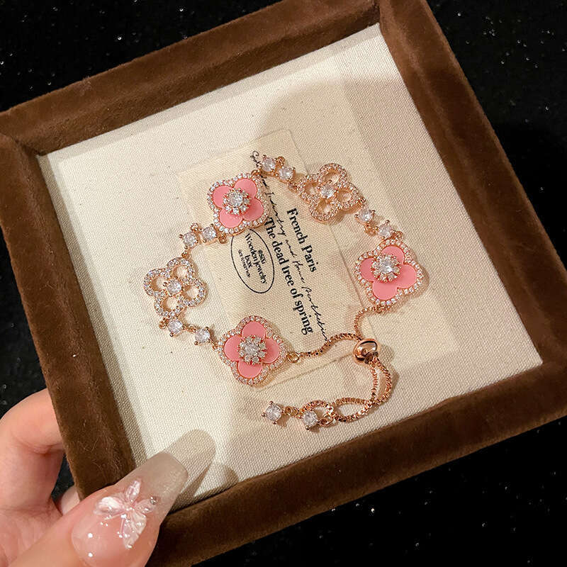 Floral Pattern Bracelet Designer Bracelet Glamorous Metal Accessories