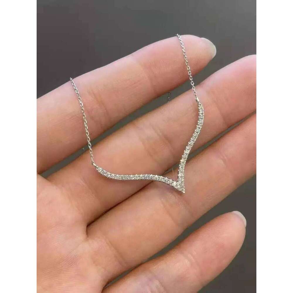 Fashion Simple V-shaped Zircon Exquisite 925 Silver Women's Necklace Clavicle Chain Ms.