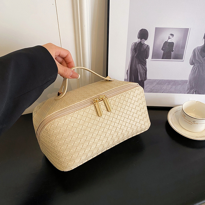 2026s New style woven pattern makeup bag for women large capacity portable high-end super popular travel makeup and toiletries storage bag