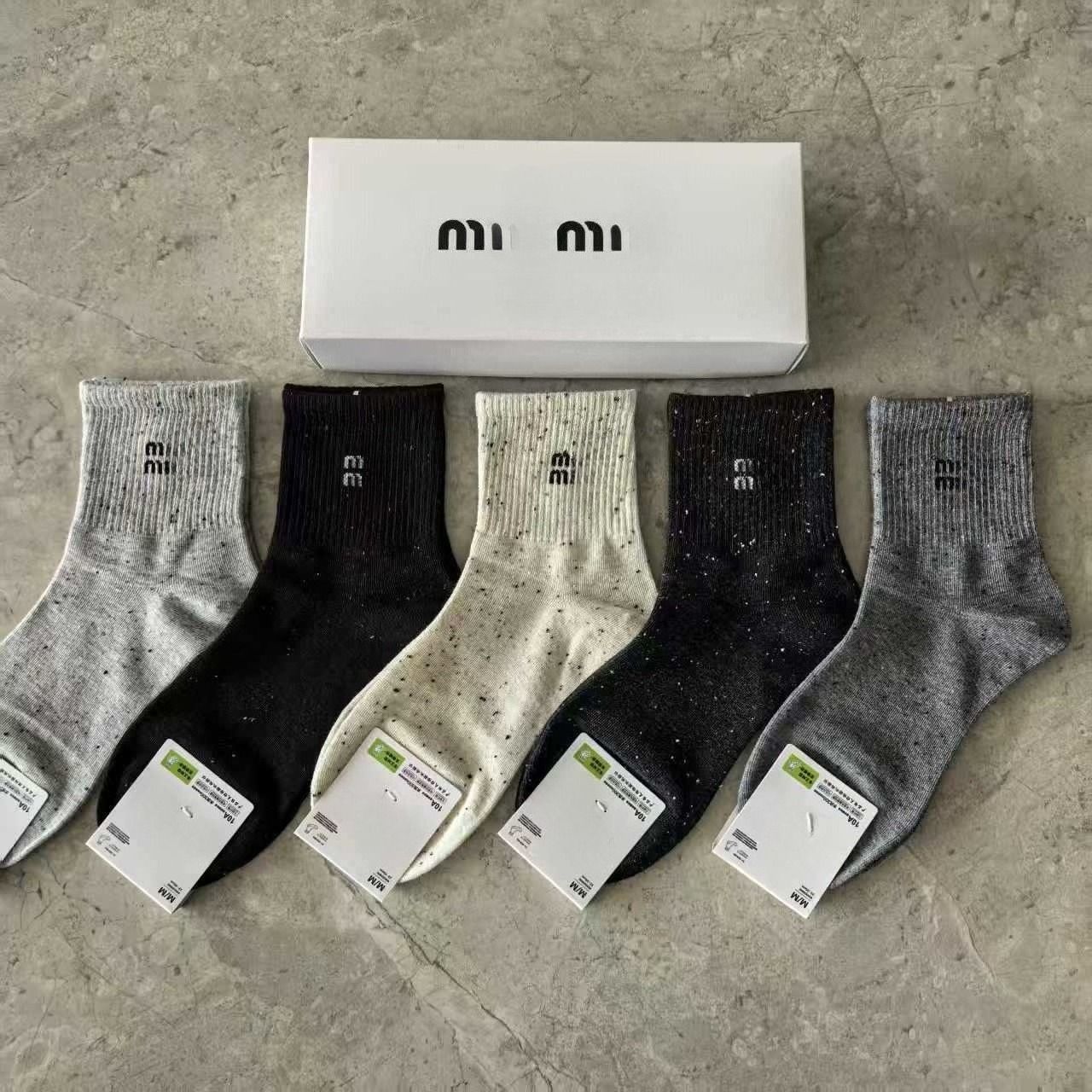 Retro socks, women's sports socks, men's lettered socks, cotton mid-calf socks, all-season comfortable classic elastic socks, yoga socks