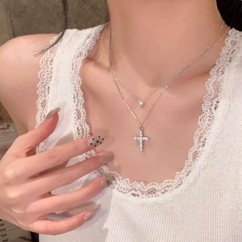 BM Sparkling Cross Necklace Accessory for Women Layered Nose Diamond Clavicle Chain Light Luxury Niche Style Choker Jewelry