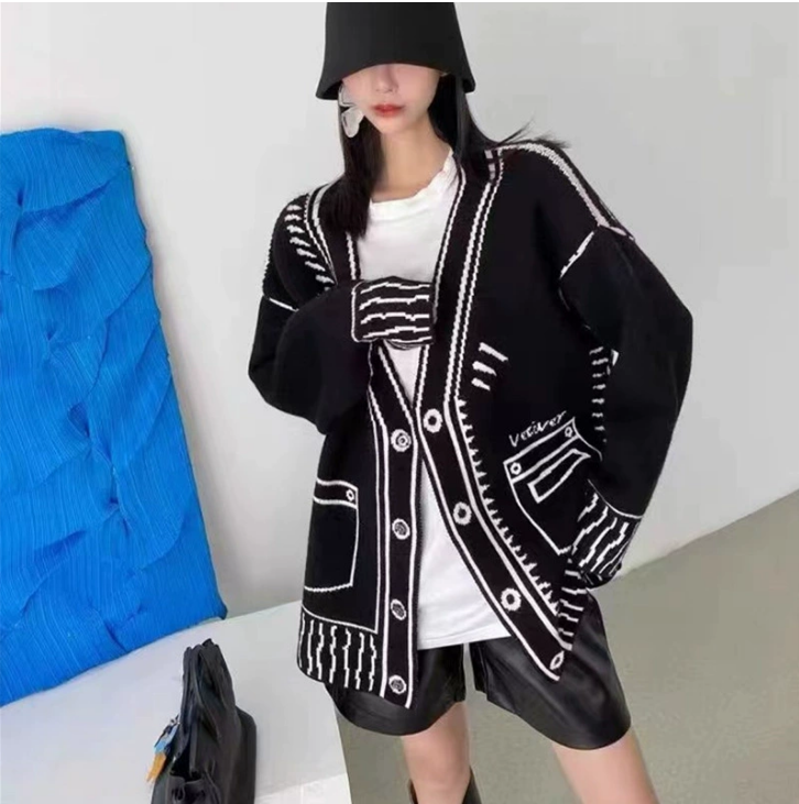 Cat Ning autumn and winter new European and American sweater black and white silhouette jacquard loose lazy style knitted women's cardigan