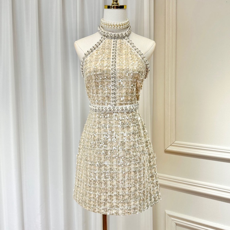 The Stylish And Elegant Unlined Fashion Dress With A Touch Of Urban Sexiness Is Perfect For Women To Wear At A Birthday Party, Exuding Charm And Radia