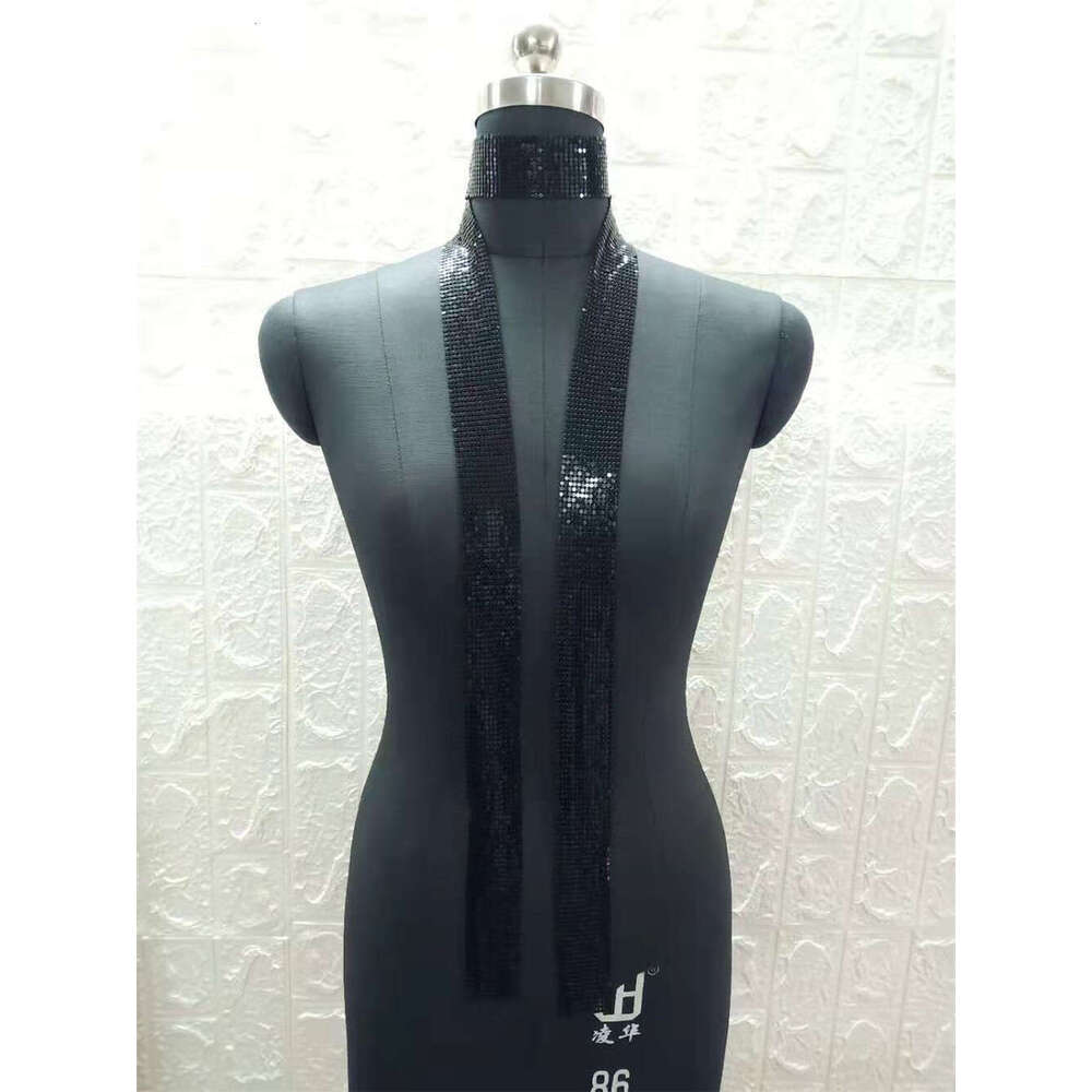 2026 Hot-Selling Fashion Nightclub Trendy Metal Sequin Necklace for Women Versatile Personality Neck Scarf Accessory