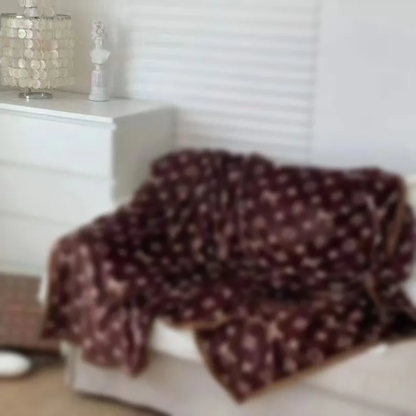 Designer Classic letter Logo Beige Blanket Flannel Blanket Office Napping Leisure Travel Thickened Blanket 150*200cm with