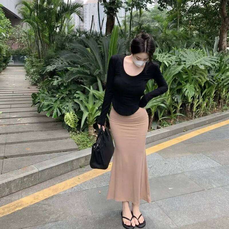 Women's autumn and winter casual long sleeved round neck T-shirt, slim fit versatile daily solid color top 2025