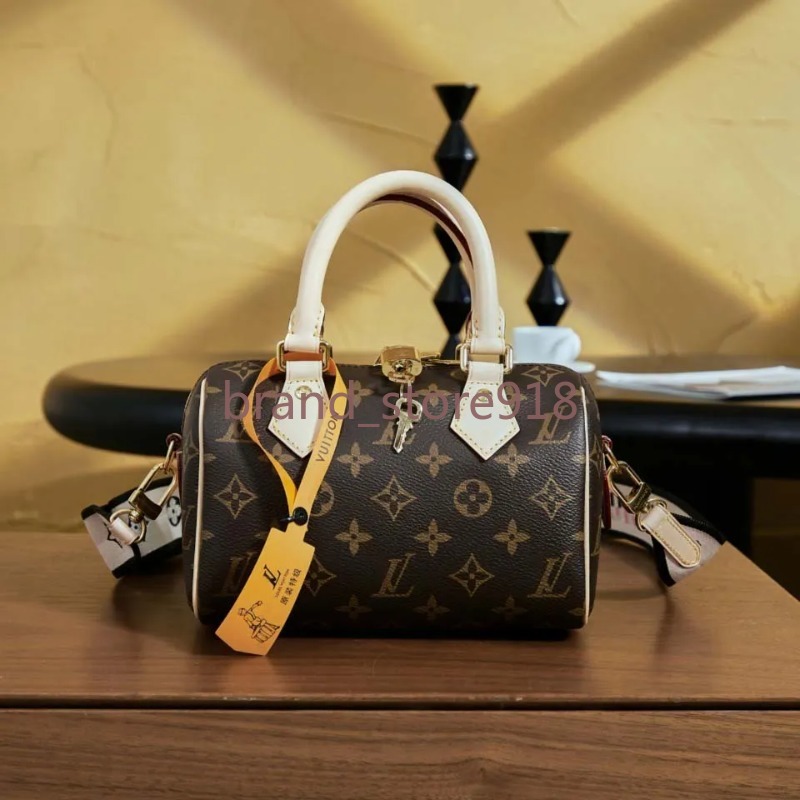 Designer Bag Poschette Bag Luxury Bag Embossed Brown Key Handbag Women's Bag Premium Chain Leather Bag Luxury Printed Leather Embossed Armpit Bag