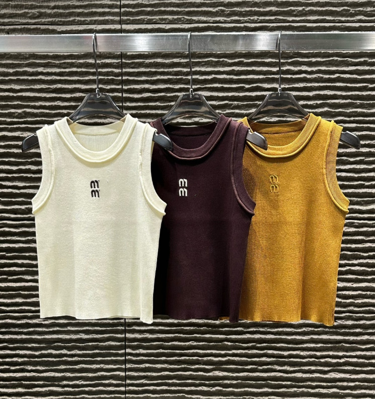 2026 Women's vest designer tank top women tank tops designer luxury vest sleeveless camis pure fashionable knitted camisole tees Women's