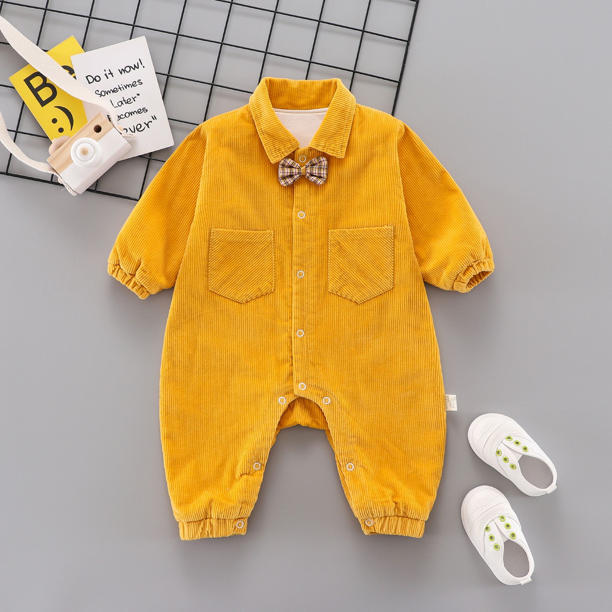 Wholesale of Spring and Autumn New Double layered jumpsuit for men and women, baby clothes, baby jackets, Ha Yi corduroy long sleeved crawling clothes