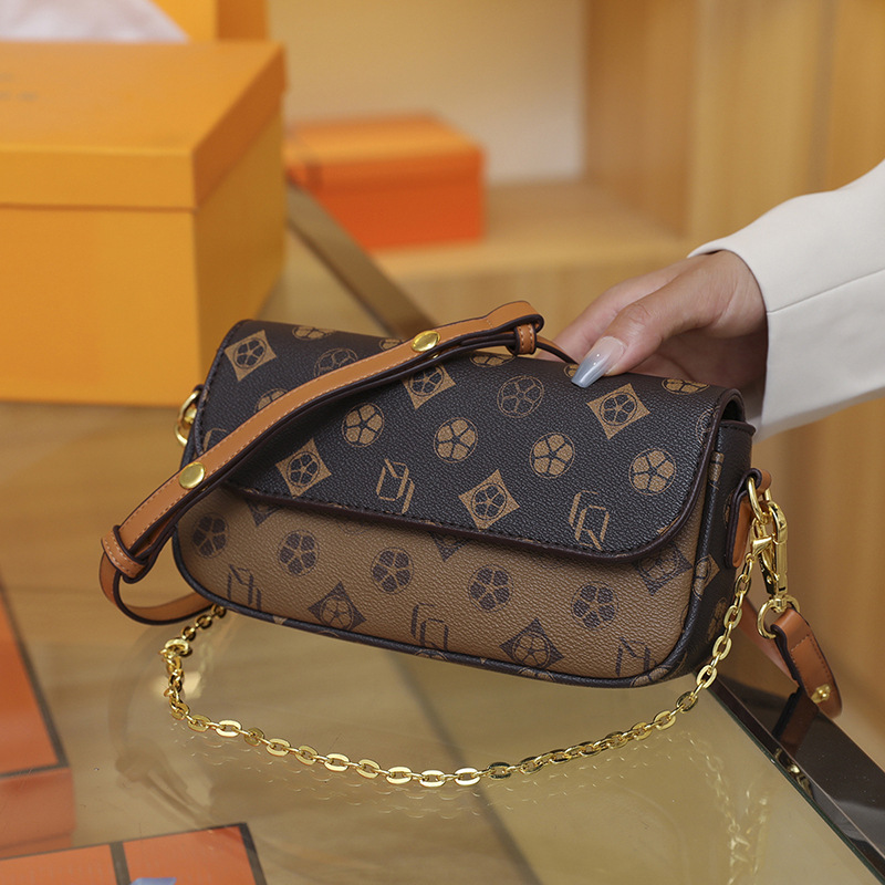 New luxury handbag, European and American fashion crossbody bag, printed retro small square bag, women's shoulder crossbody bag, chain handle und