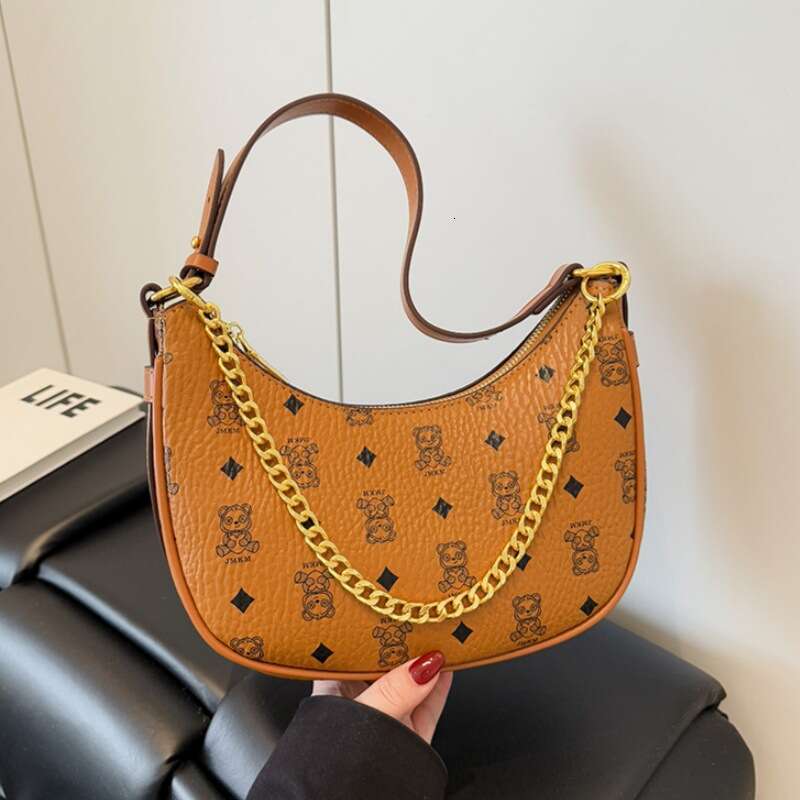 High-End Small for Women 2026 New Fashion Crescent Chain Elegant Versatile Shoulder Crossbody Bag
