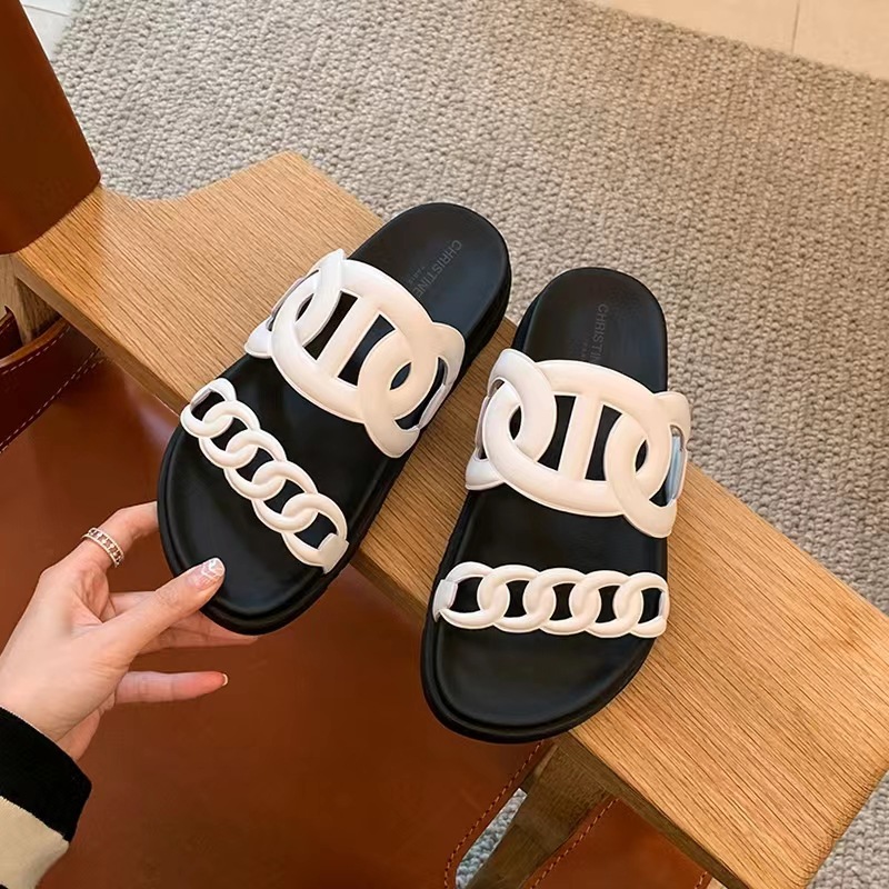 Hot new free shipping slippers for womens flat slippers white black Fashionable and versatile flat bottomed oversized beach sandals for outerwear