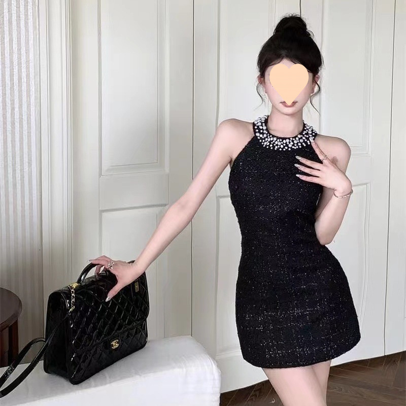 Urban Sexy Style Women's Dress - Solid-colored Checkered Scoop-neck Sleeveless Brooch-style Lightweight Hand-sewn Lettered Short Skirt