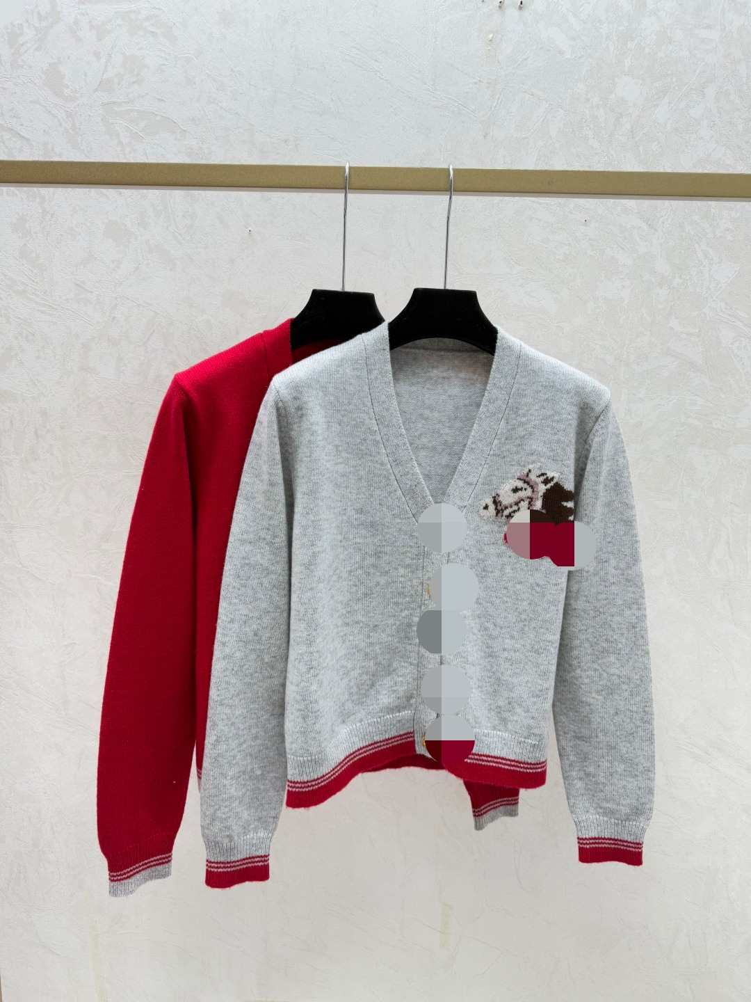 10005 2026 Spring Summer Brand SAme Style Sweater Red Gray Long Sleeve V Neck Fashion Womens Clothes High Quality Womens fa