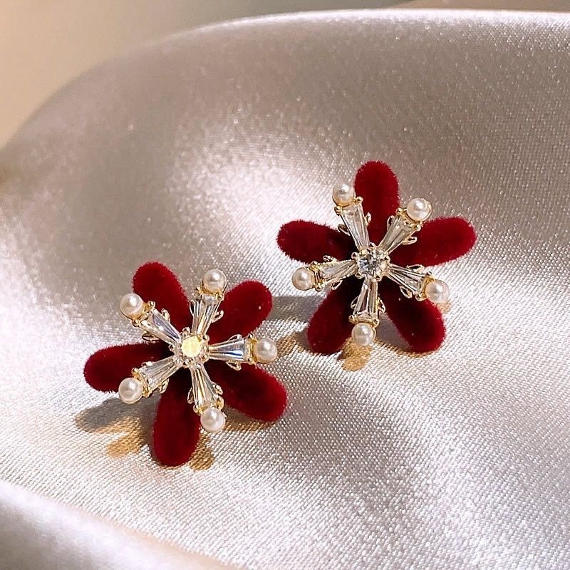 Silver needle red flocked zircon flower pearl earrings, autumn and winter vintage earrings, light luxury high-end niche earrings for women