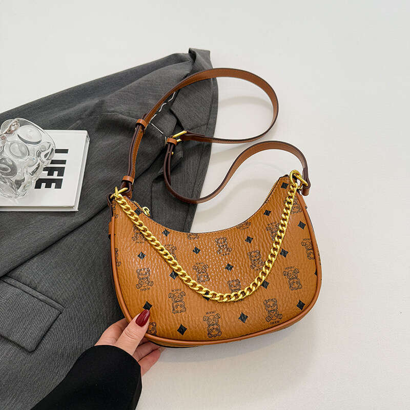 High-End Small for Women 2026 New Fashion Crescent Chain Elegant Versatile Shoulder Crossbody Bag