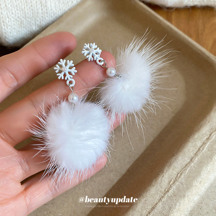 Silver needle snowflake wool ball pendant pearl earrings autumn and winter elegant temperament high-end earrings light luxury niche earrings women