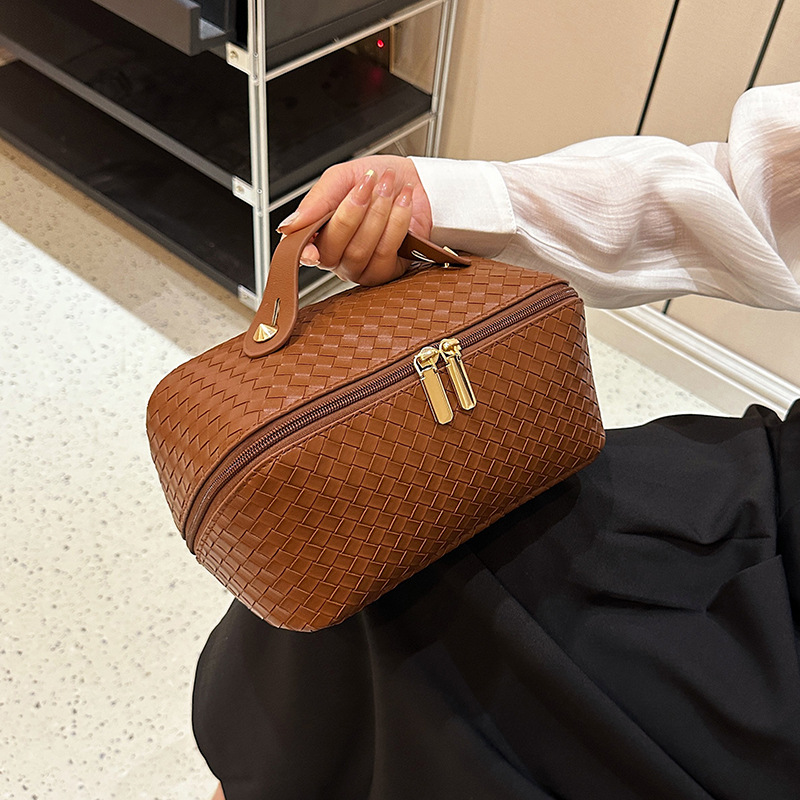 2026s New style woven pattern makeup bag for women large capacity portable high-end super popular travel makeup and toiletries storage bag