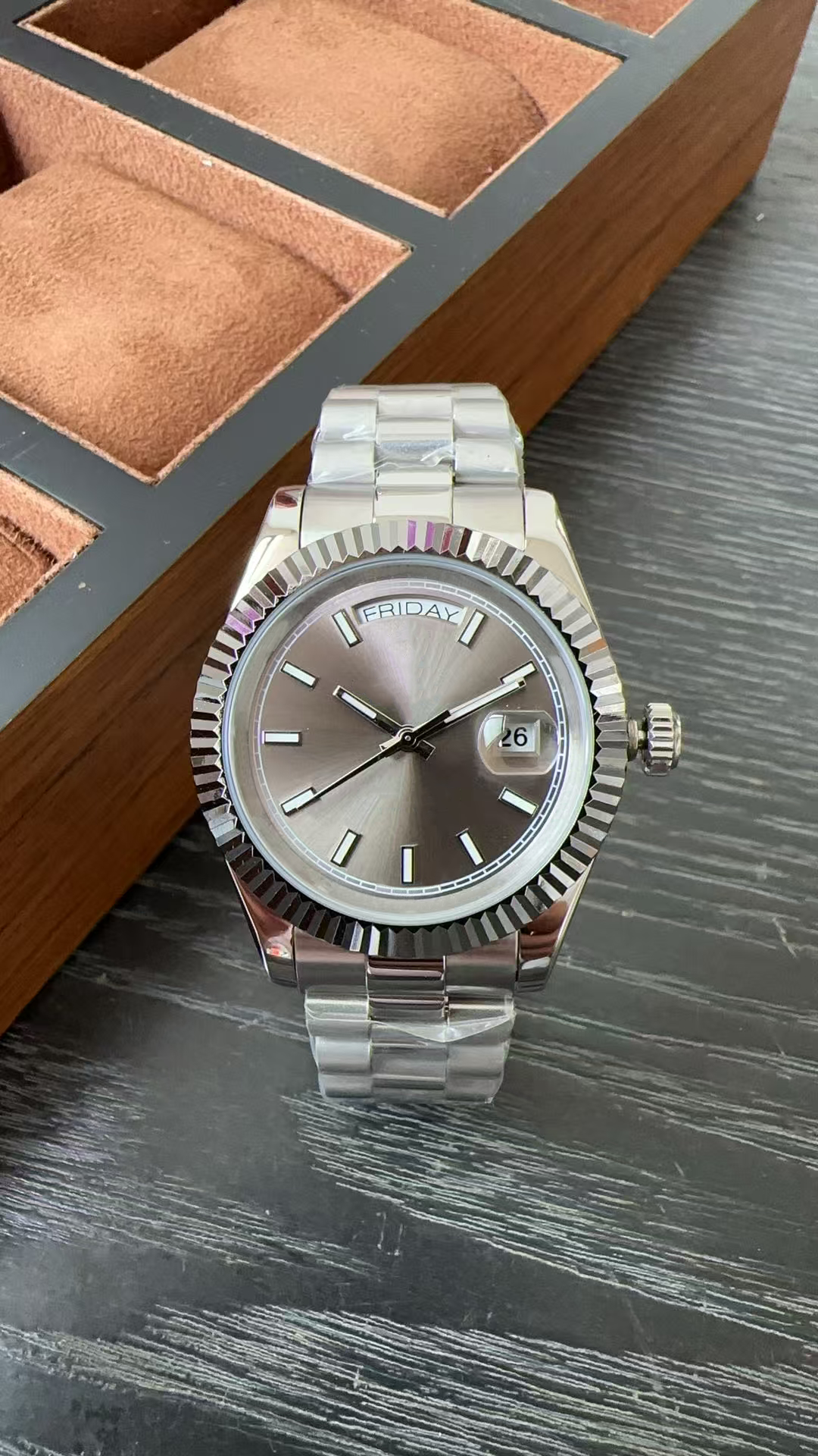 Watch with Sapphire Luminous Dial Smart Casual Style with box