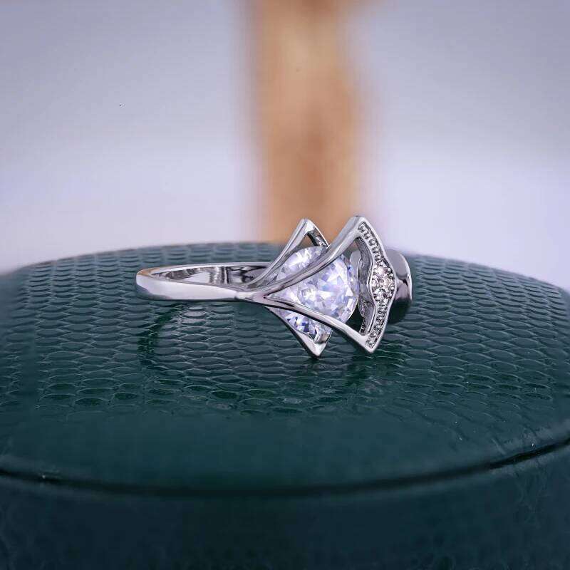 High Quality for Women Fashion Irregular Triangular Shiny Zircon Opening Adjustable Wedding Bridal Ring Party Jewelry