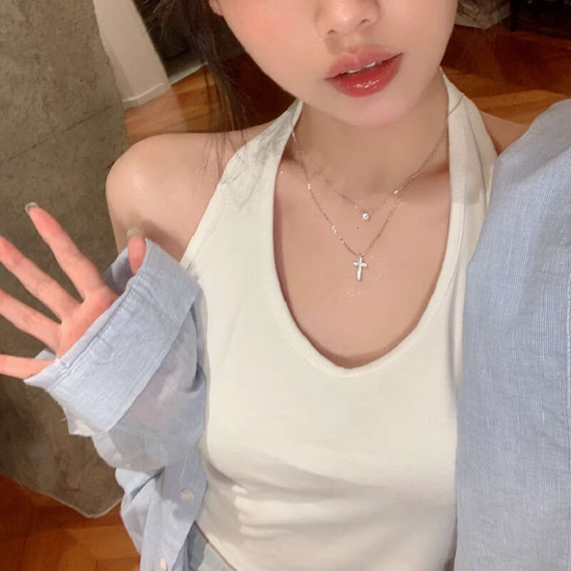 BM Sparkling Cross Necklace Accessory for Women Layered Nose Diamond Clavicle Chain Light Luxury Niche Style Choker Jewelry