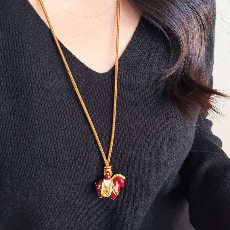 Oil Drop Enamel Pony Pendant Necklace for Women, Autumn and Winter Long Sweater Chain, Light Luxury High-end Feel, Zodiac Year of the Horse Accessorie