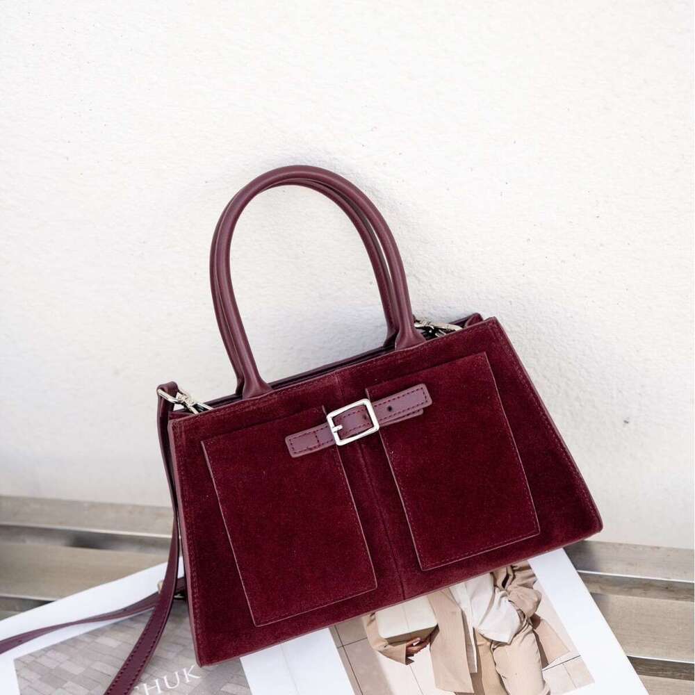 Luxury shoulder bag, handbag Hobo hot item, 2025 early autumn new item, high-end feel, Maillard handbag, simple and versatile commuting crossbody bag 