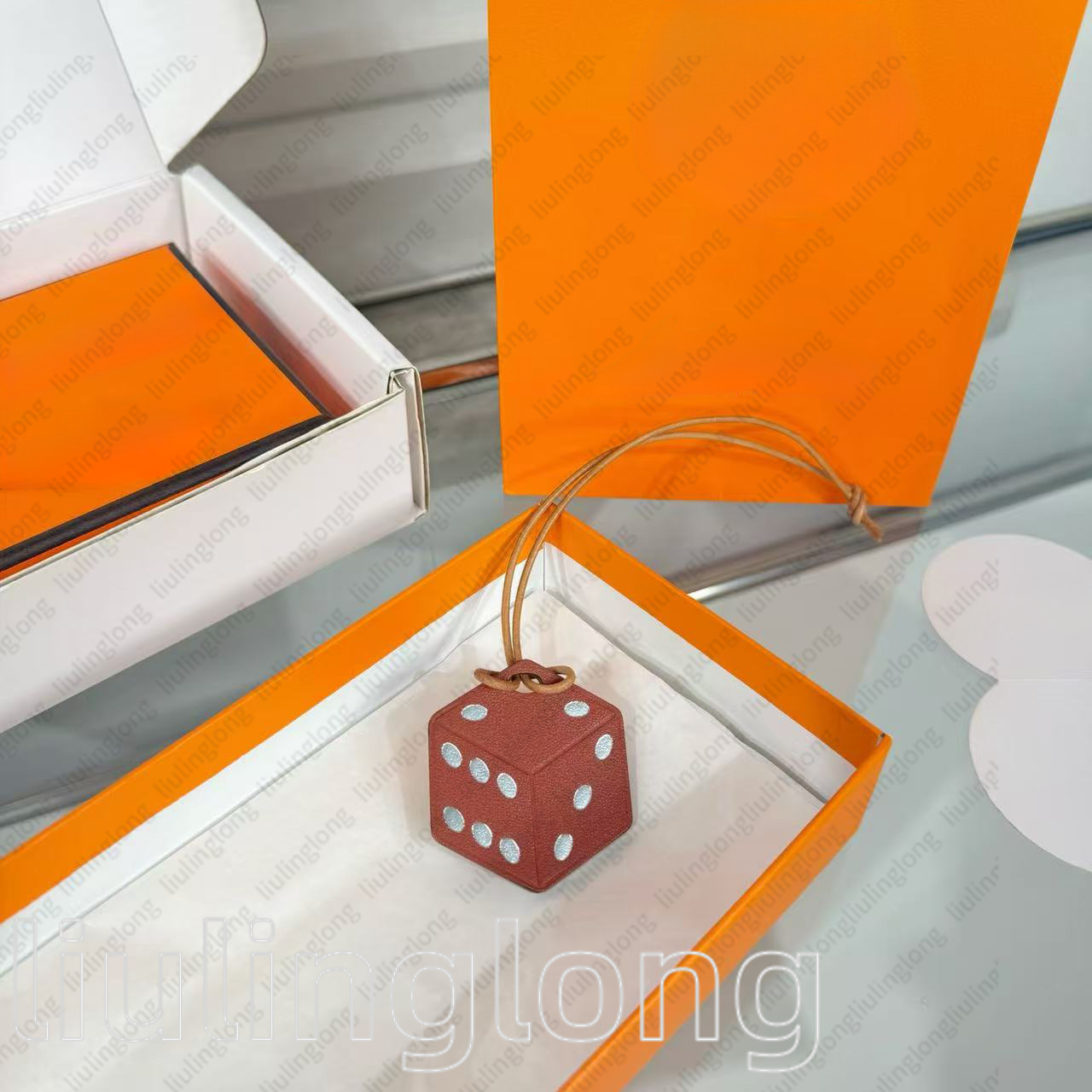 designer leather keychain women dice key chain fashion men car keychains pendant handmade creative cute leather classic bag charm