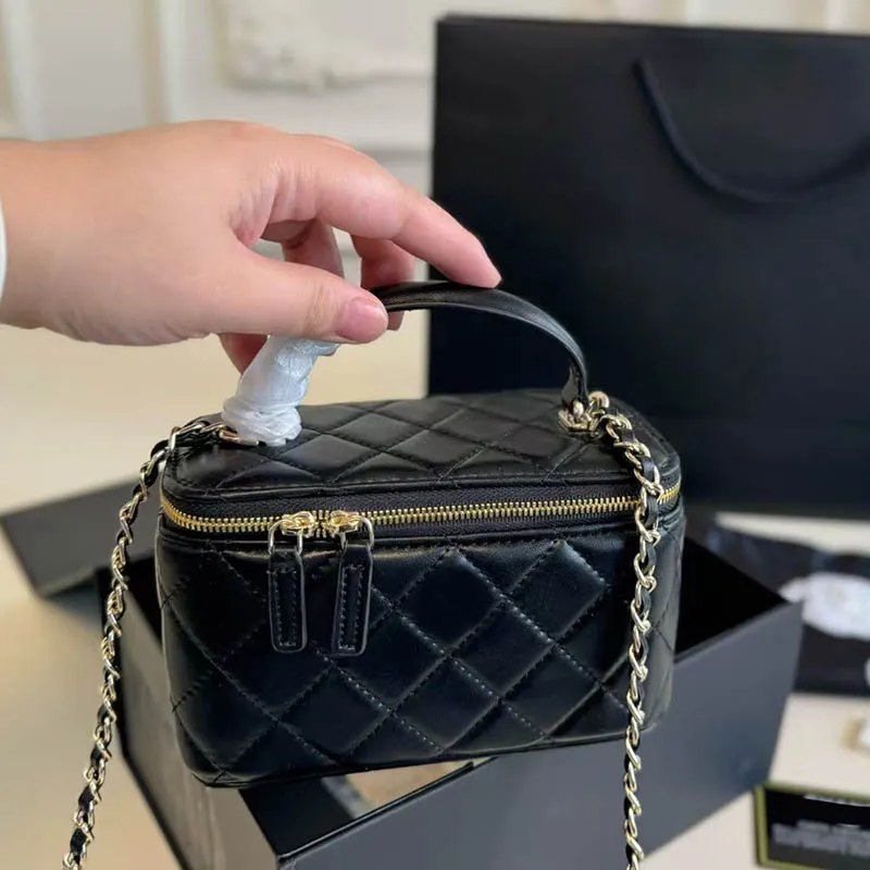 Metal Handle Womens Designer Makeup Bag with Mirror Vanity Box Lambskin Leather Light Gold Hardware Woven Chain Cosmetic Case Purse Shoulder Cases Lipstick Handbag