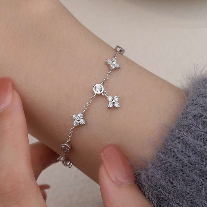 Wholesale S925 Silver Four-Leaf Clover Bracelet with Zircon Exquisite Sweet Luxury Jewelry for Gift Daily Wear