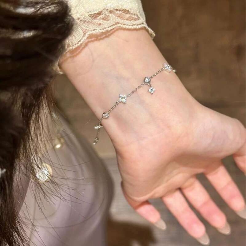 Wholesale S925 Silver Four-Leaf Clover Bracelet with Zircon Exquisite Sweet Luxury Jewelry for Gift Daily Wear