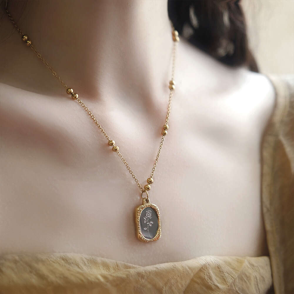 French Light Luxury Embossed Magic Mirror Rose Titanium Steel Necklace for Women Fashion Retro Style Gold and Silver Color-Block Exquisite Collarbone 
