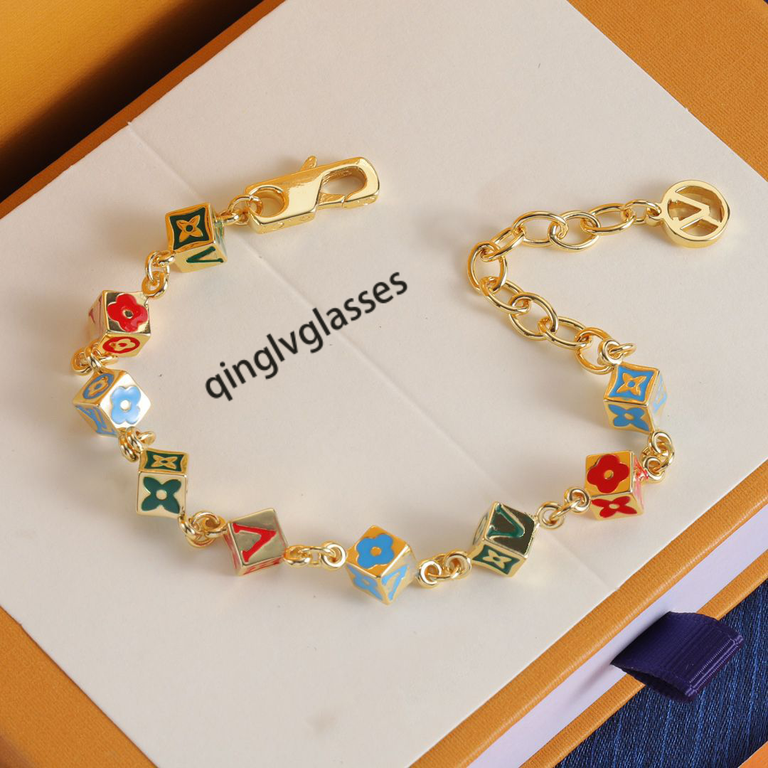 Classic Bracelet Fashion Leaf Charm Bracelet Chain Exquisite Bracelet Women and Girls Wedding Mothers Day Jewelry Women's Gift