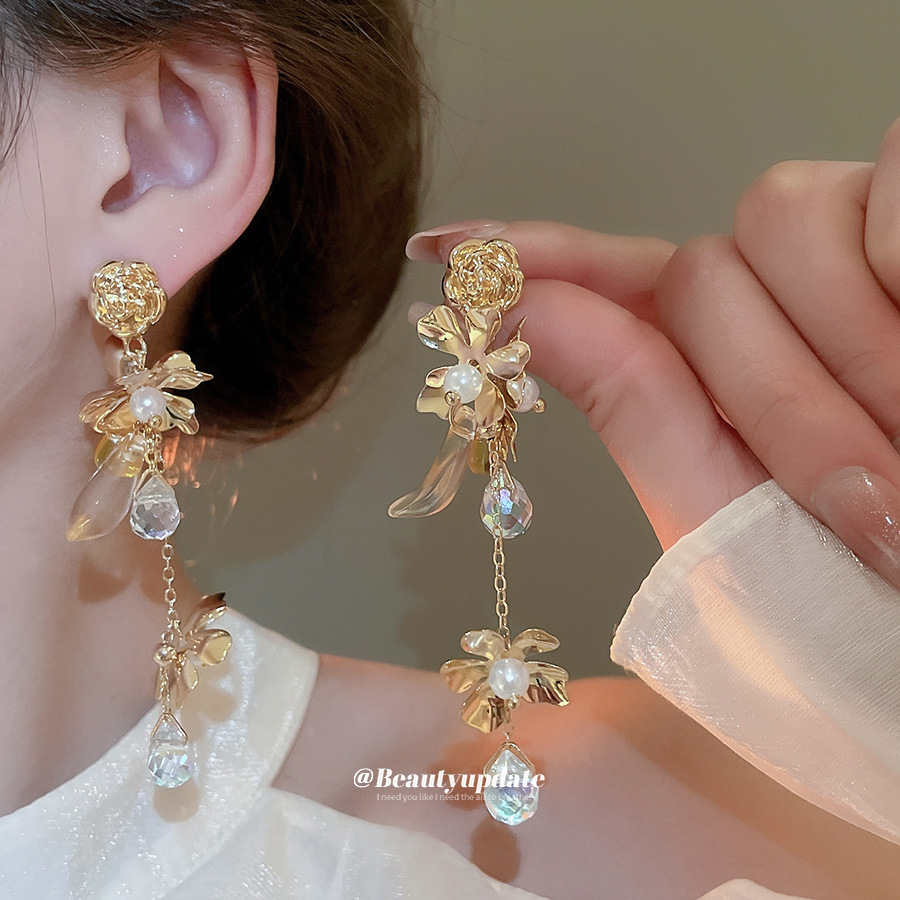 Silver needle golden flower pearl tassel earrings, European and American retro ear studs, light luxury high-end ear jewelry, designer niche style