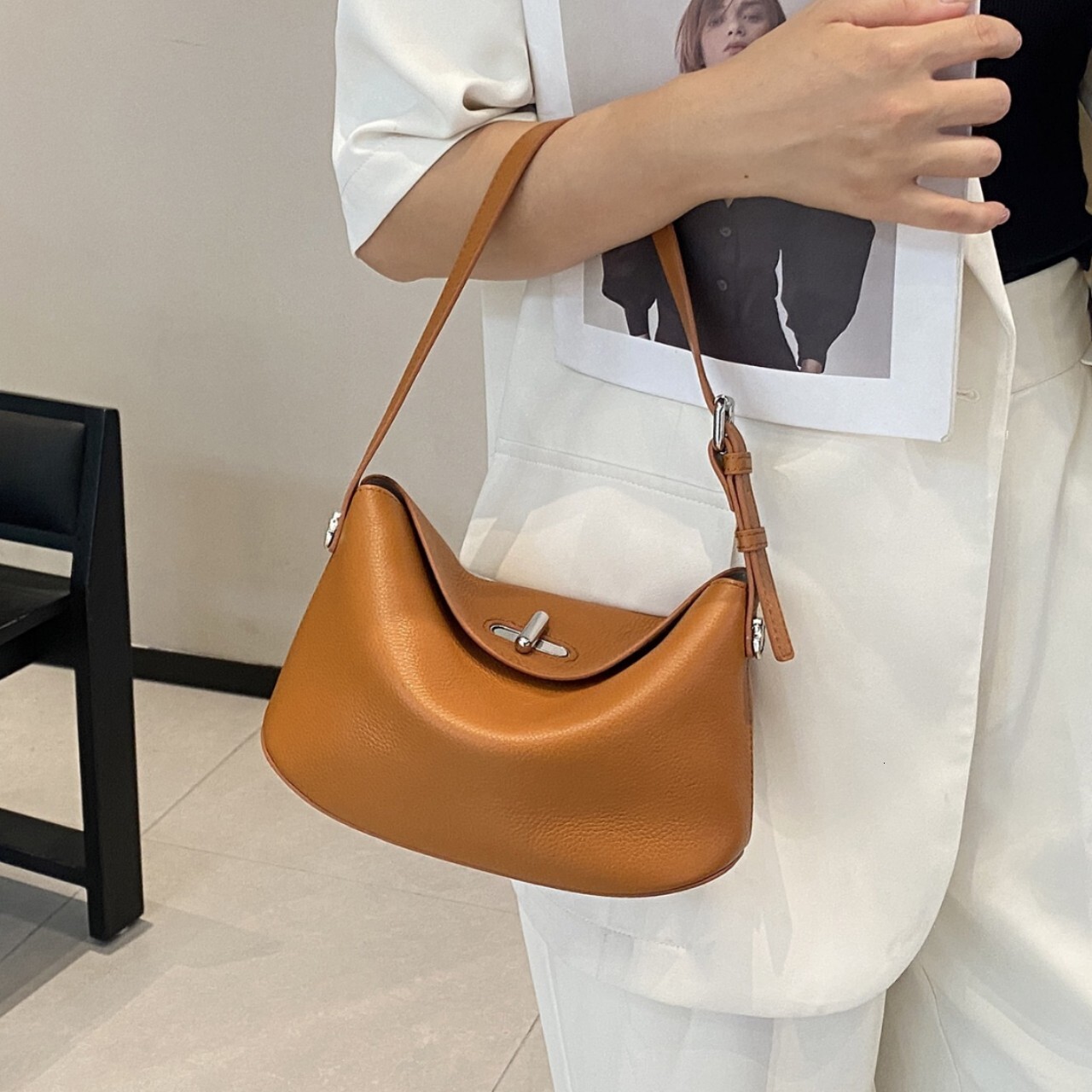 Designer's new gold ingot bag, women's new fashionable versatile handbag, high-end and cute single shoulder crossbody bag