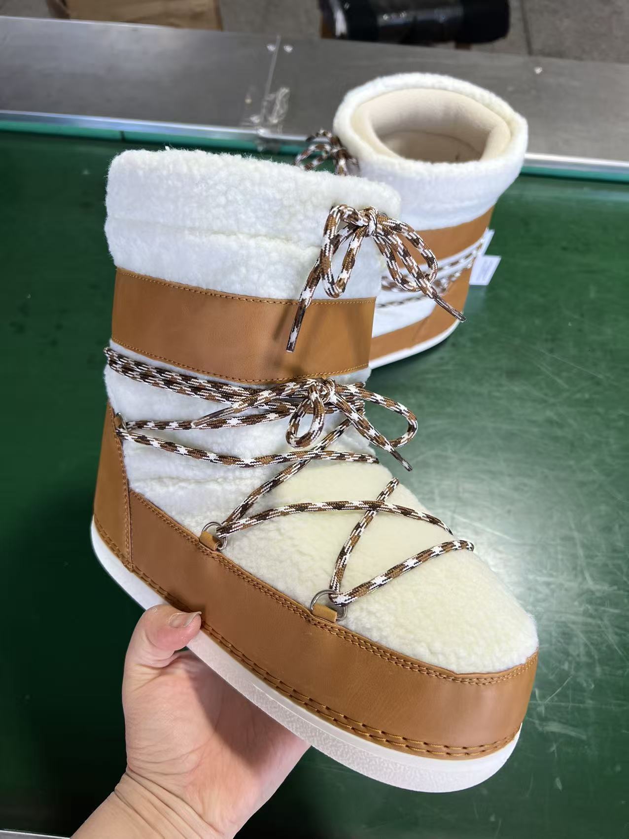 STAOXINDIKE Celebrity Style Thick-Soled New Moon Boots 2025 Winter New Long-Sleeve Ski Boots Warm Anti-Slip Snow Boots for Women