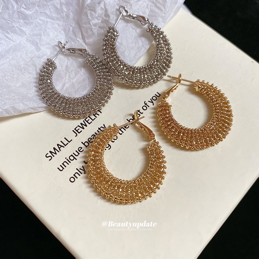 Silver needle round hollow-out metal earrings, European and American style, light luxury, high-end feel, fashionable vintage style, temperament earrings, women's niche