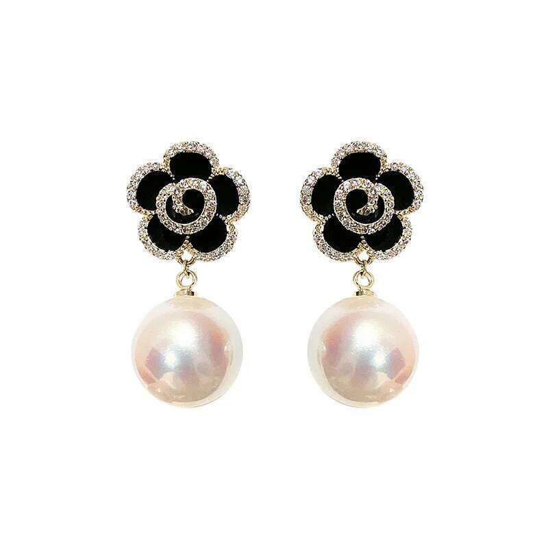 Temperament Black Rose Pearl Flower Atmospheric Three-dimensional Petals Women's Earrings