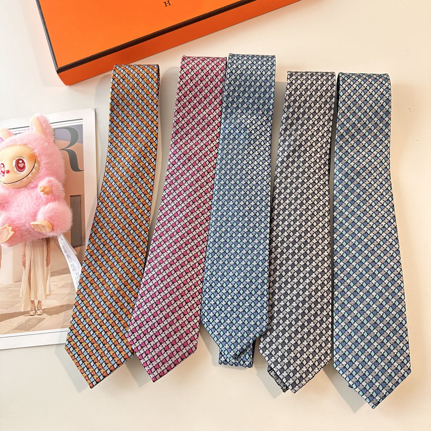 H Versatile Business Style Hsilk Premium Brand Neckties for Sophisticated Gentlemen