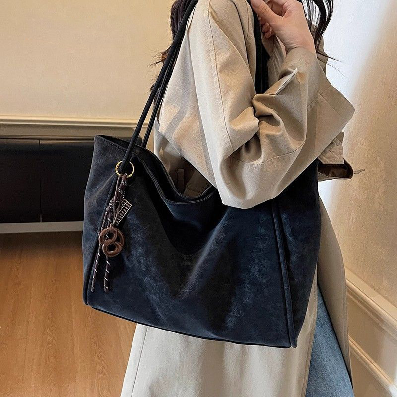 Small Niche Design Large Capacity Tote Bag Fashionable Commuting Versatile Shoulder Bag