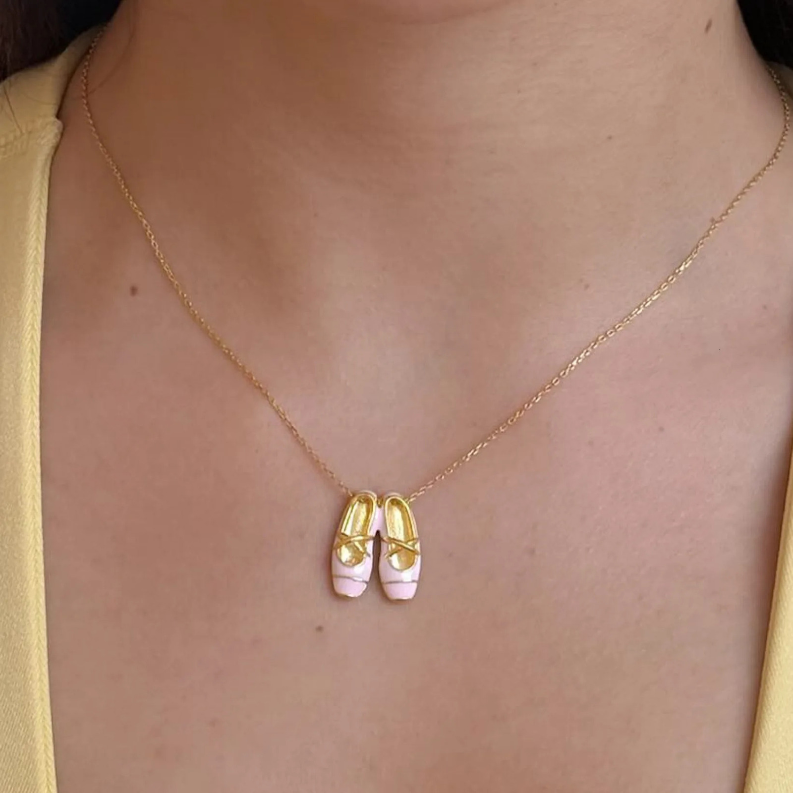 Stainless Steel 18K Gold-Plated Sweet Romantic Ballet Shoe Pendant Necklace Exquisite Brass Chain Jewellery Womens Party Gift 251230