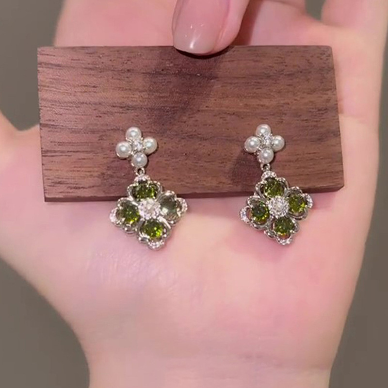 Silver Needle Rhombus Zircon Flower Pearl Niche High-end Earrings Personality Minimalist Style Versatile Ear Jewelry - view 3