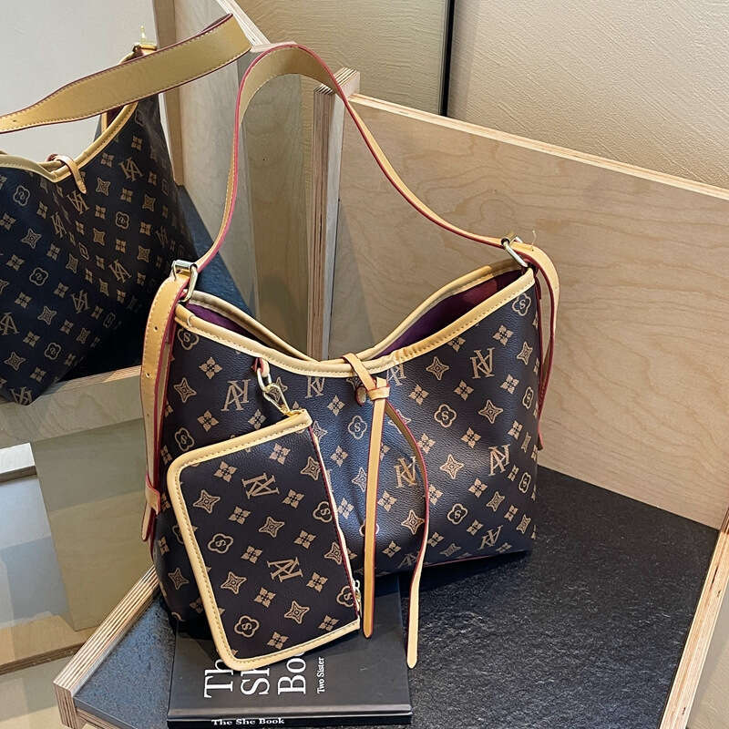 2025 Spring Summer Women's High-end Bucket Fashionable Elegant Large Capacity Versatile Commuter Shoulder Bag for Women