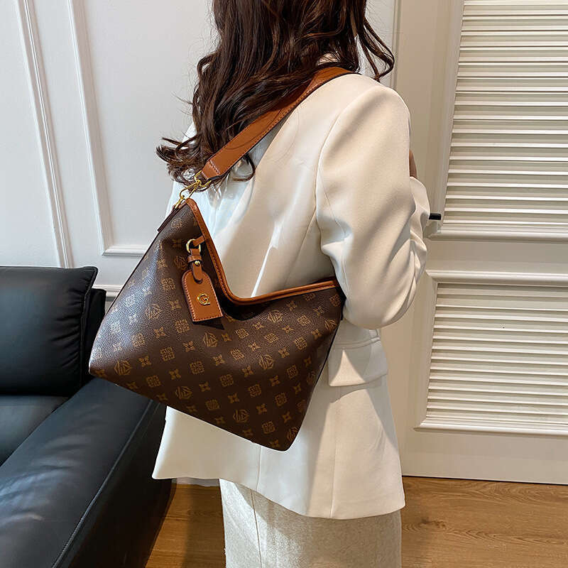 Vintage European and American Floral Print Trendy Single Shoulder 2025 New High-end Casual Commuter Tote Crossbody Women's Bag